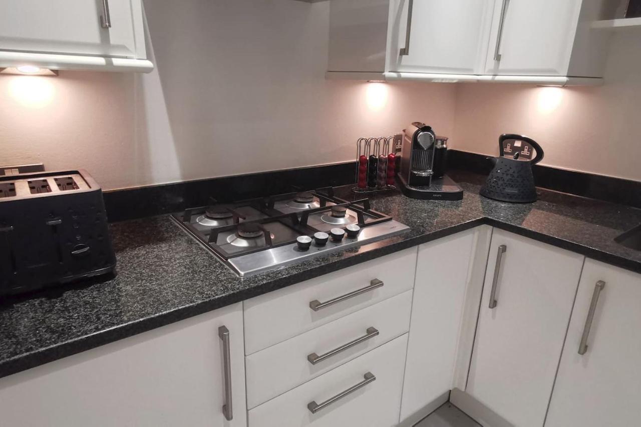 Perfectly Located 4 Storey Townhouse With 2 Parking Spaces In Central هاروغايت المظهر الخارجي الصورة