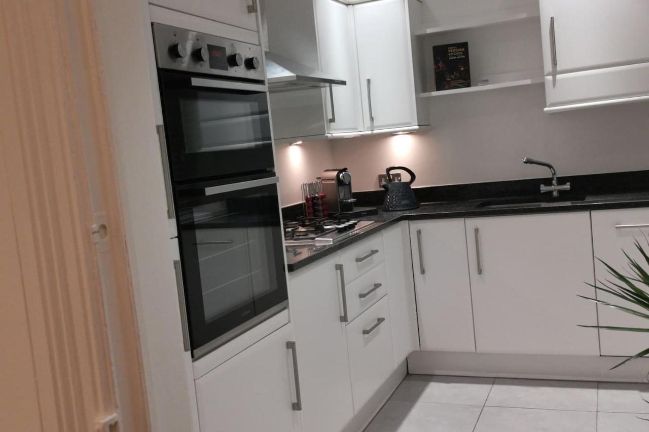 Perfectly Located 4 Storey Townhouse With 2 Parking Spaces In Central هاروغايت المظهر الخارجي الصورة