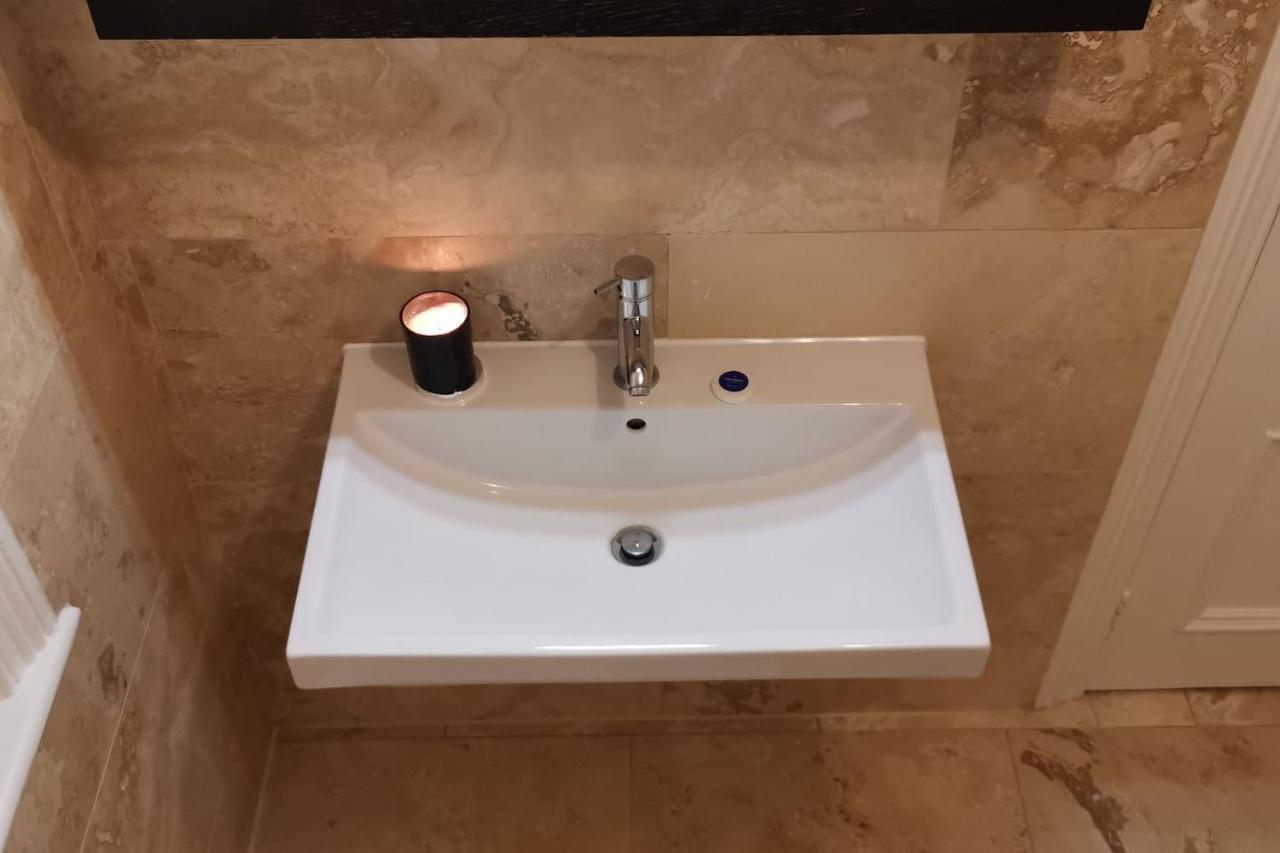 Perfectly Located 4 Storey Townhouse With 2 Parking Spaces In Central هاروغايت المظهر الخارجي الصورة